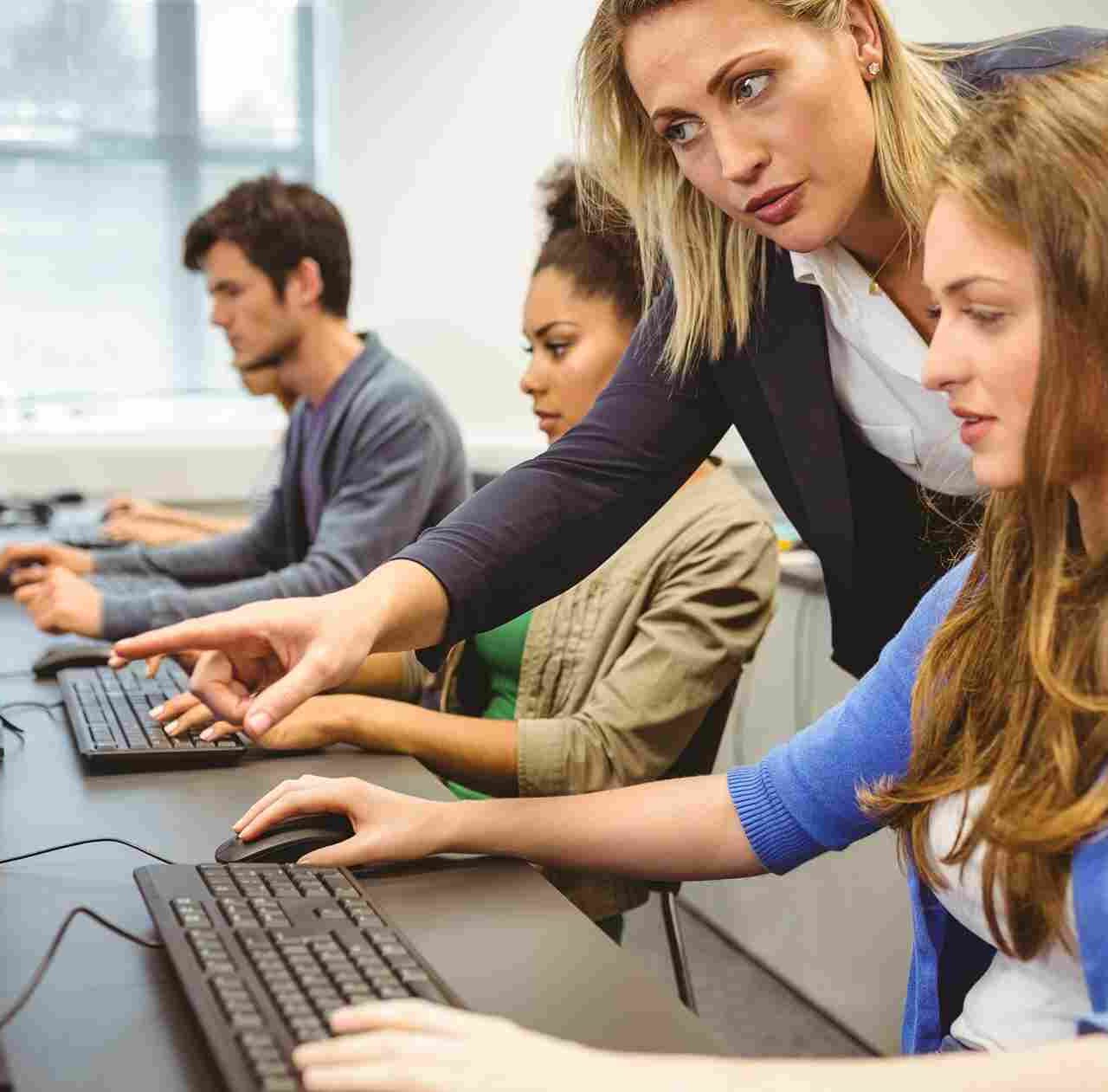 Docente di Informatica per corsi di alfabetizzazione digitale